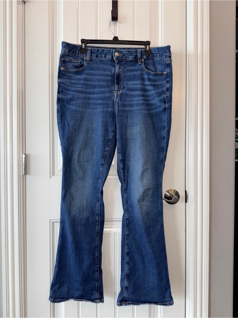 American Eagle Outfitters Women's Dark Blue Flared Jeans